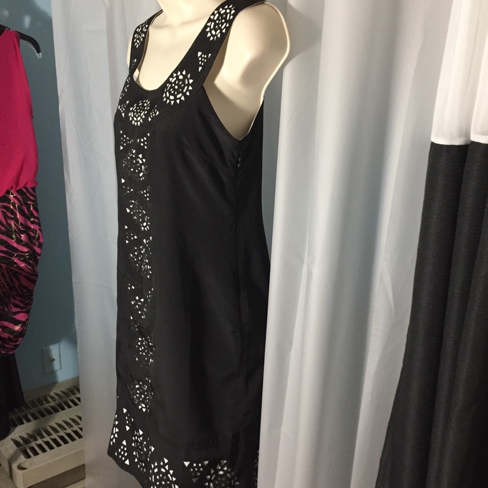 Romeo &Juliet Couture Dress - Picture 6 of 7